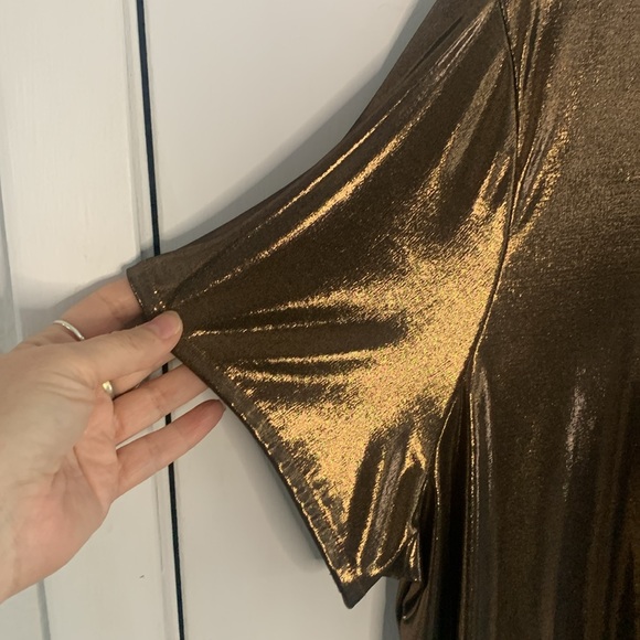 Torrid Size 3 metallic copper liquid shine  slinky short sleeve knit top - Picture 4 of 7